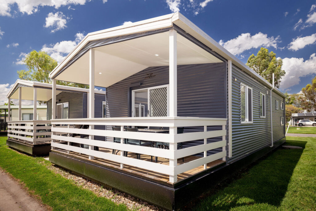 SwanHill-Cabin-28-141