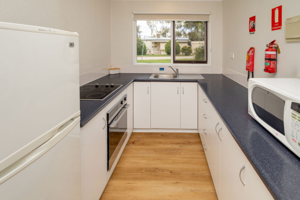 SwanHill-Cabin-31-120